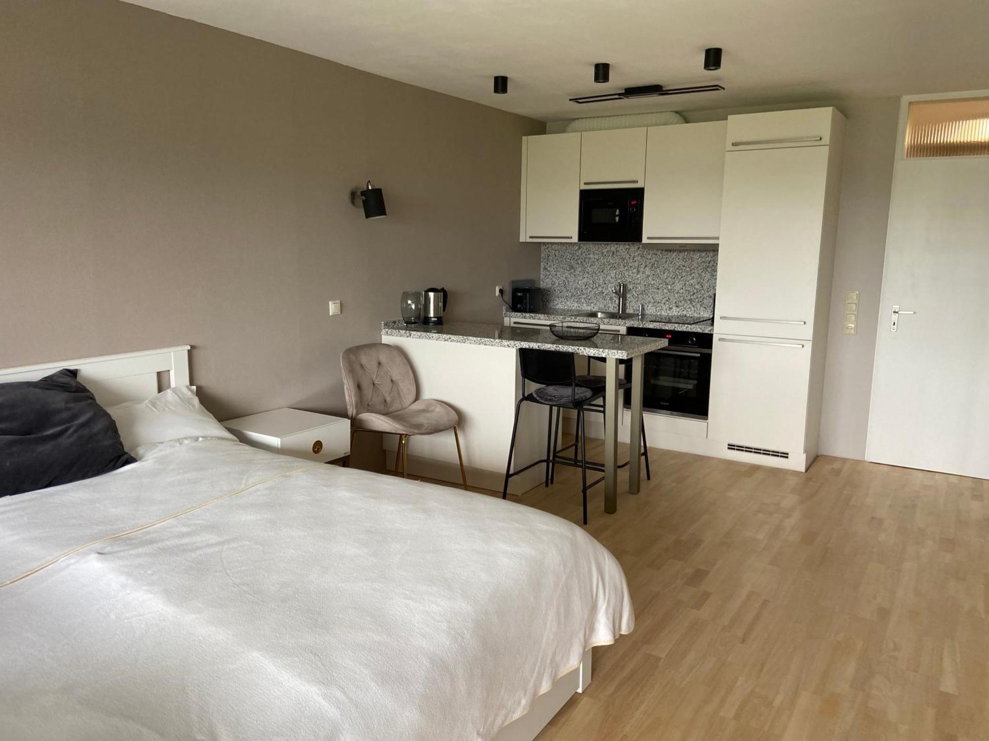 Freshly Renovated Studio Apartment - Top Location In Weinstadt Exteriér fotografie