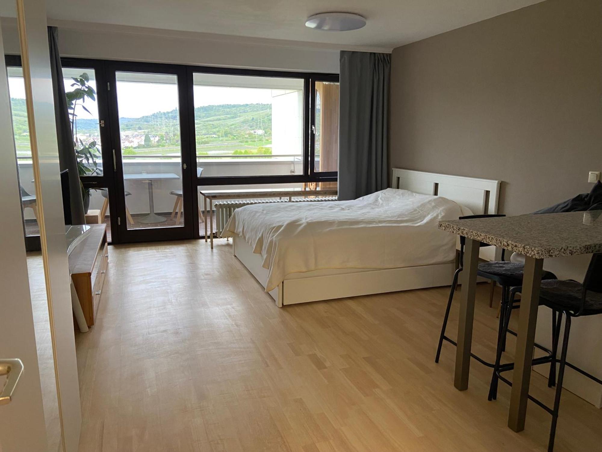 Freshly Renovated Studio Apartment - Top Location In Weinstadt Exteriér fotografie